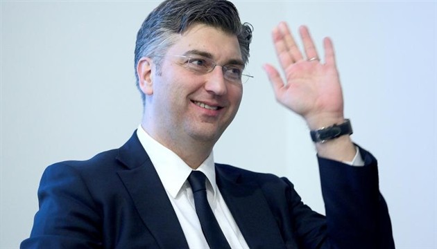 Hrvaški premier Plenković: “Iščemo pravo rešitev glede arbitraže, februarja bom Junckerju dal vse na mizo”