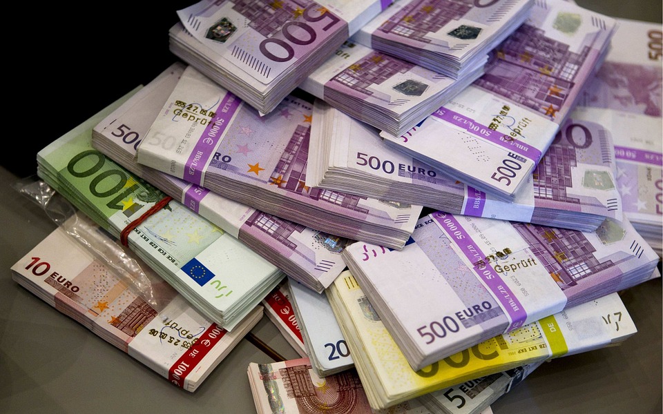 Minimalne plače v EU: Luksemburg ima najvišji “minimalec”, ki znaša 2000 evrov! Slovenija v spodnji polovici!