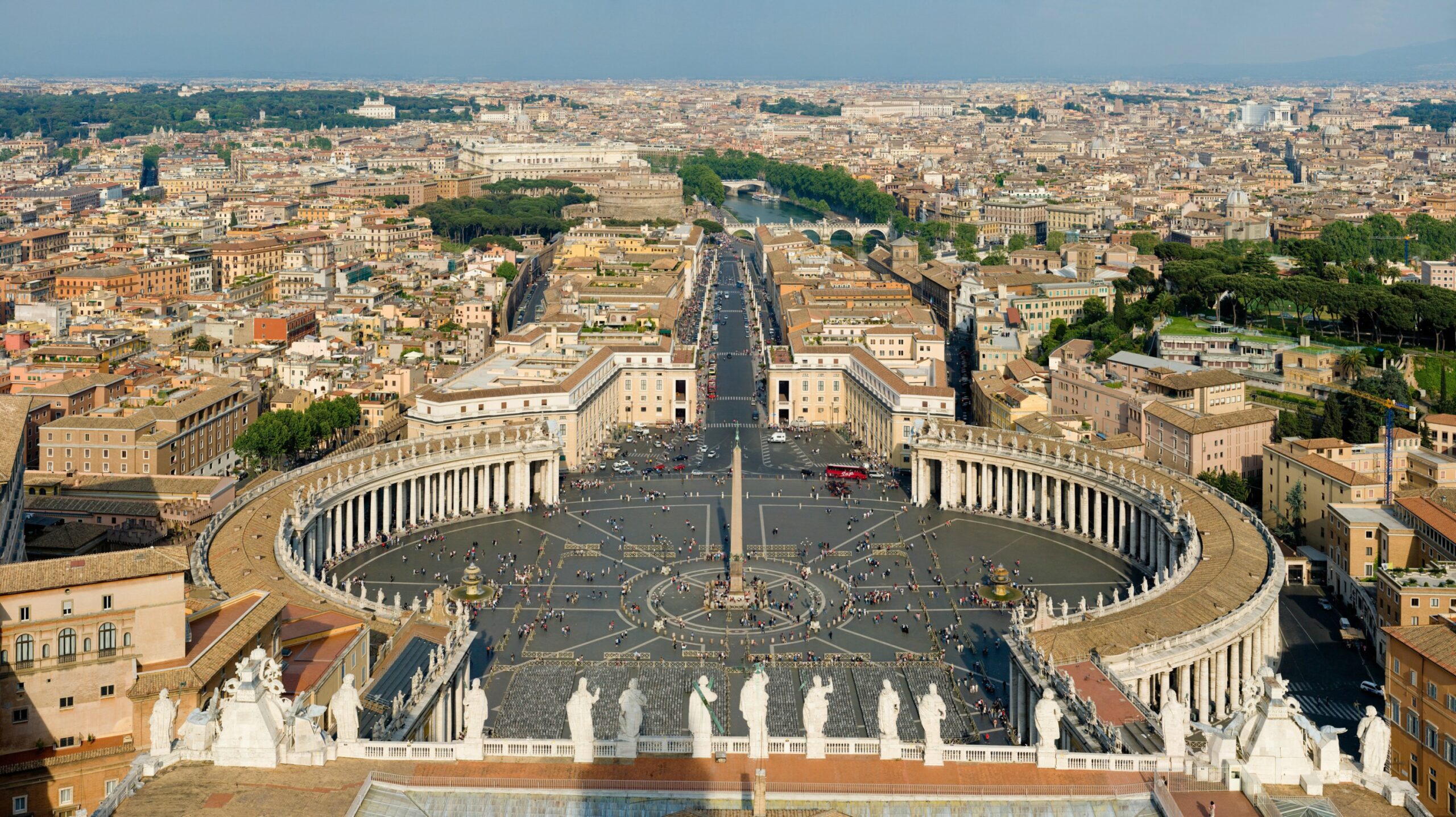 Vatikan zamrznil več kot dva milijona evrov sumljivega denarja