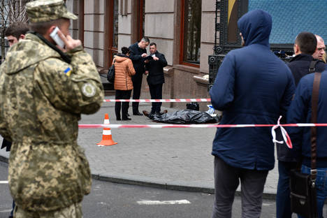 (VIDEO) Bivši ruski poslanec ubit v Kijevu, Ukrajina obtožuje Rusijo “državnega terorizma”