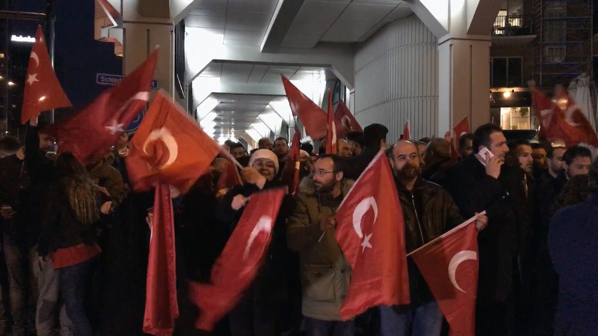 Rotterdam dovolil današnji protest Turkov proti nizozemski policiji