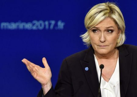 Vandali zažgali glavni štab stranke Marine le Pen