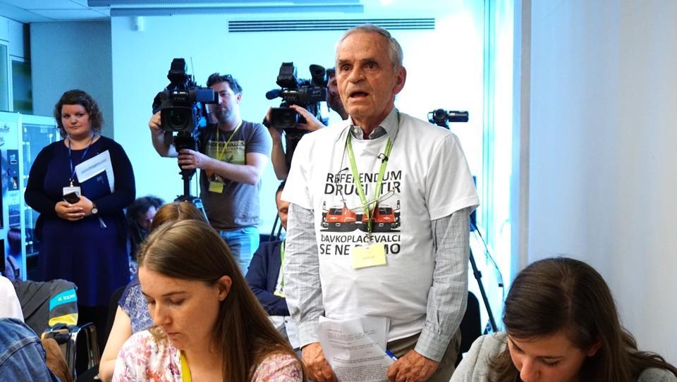 (VIDEO) Cerarja zmotila prisotnost Vilija Kovačiča na novinarski konferenci: “Ne vem kako se je prikradel na to konferenco…”