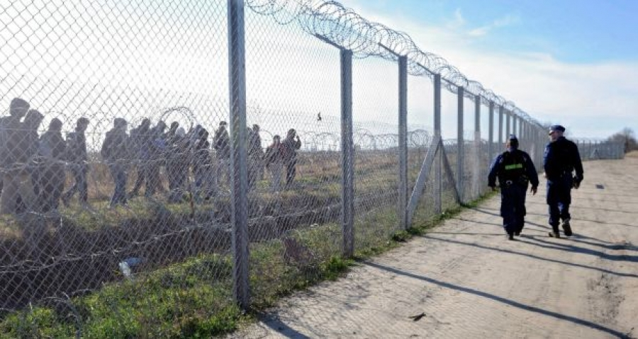 Madžarska spustila električni tok čez ograjo na meji s Srbijo
