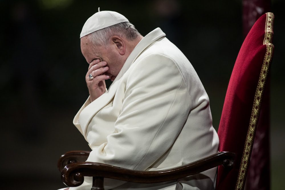 Papež Frančišek trdno obljubil: Ne bo milosti za duhovnike pedofile!