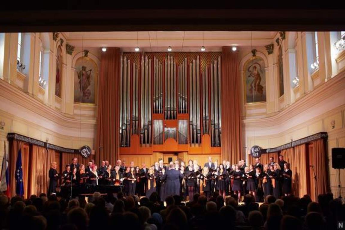 Lanski novoletni koncert v Slovenski filharmoniji je poleg gledalcev zahteval še eno žrtev mladega čelista, ki se je šolal v tujini