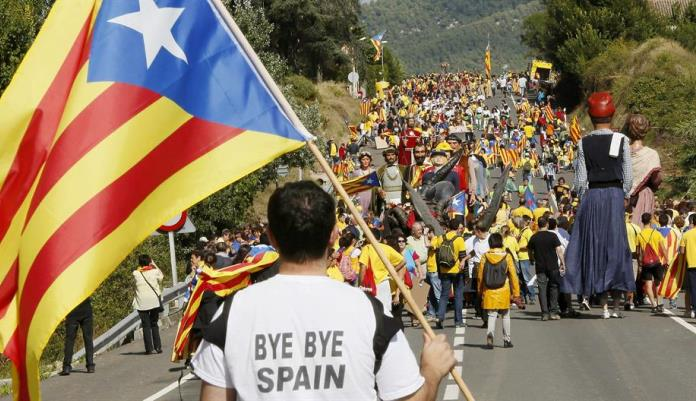 Katalonija le še 24 ur pred razglasitvijo neodvisnosti, Bruselj pa brez uradnega stališča o kaosu v Španiji!
