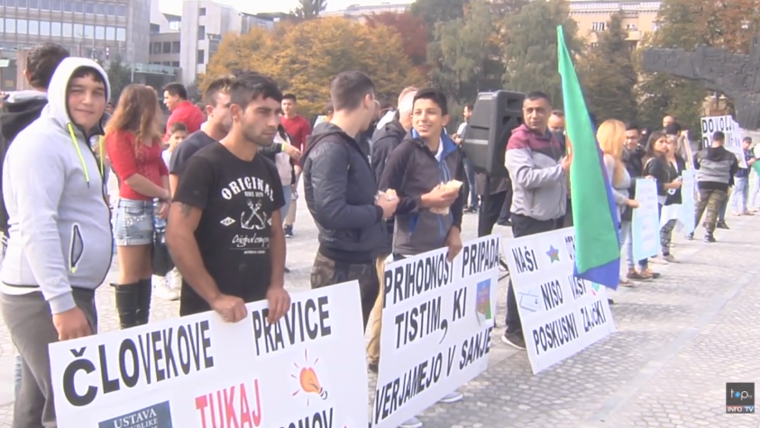 Romi protestirali pred Državnim zborom