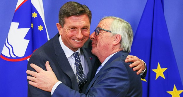 (VIDEO) Kakšen fantastičen dan – Juncker v objemu Pahorja: “Vprašanje arbitraže nikogar med voditelji članic EU-ja ne zanima!”