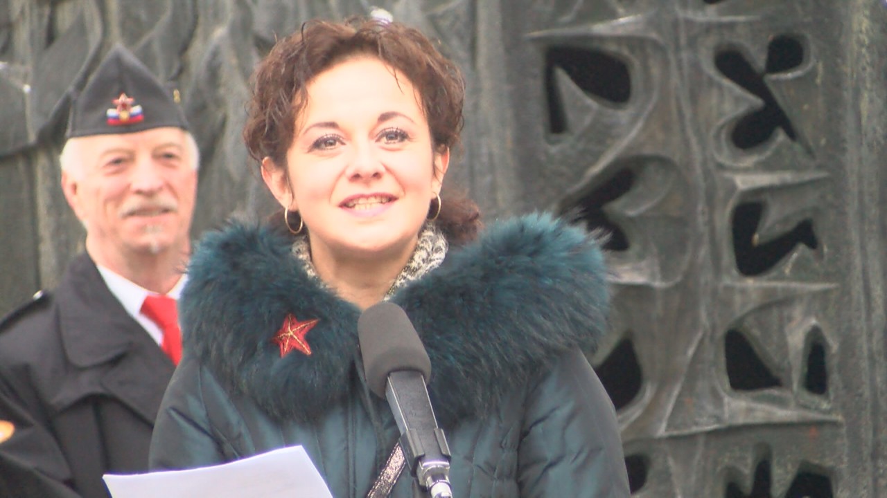 (VIDEO) Lara Jankovič na proslavi v Dražgošah: “Vemo kdo so osvoboditelji in kdo so izdajalci, vemo kdo piše zgodovino, zato zame sprave ni!”