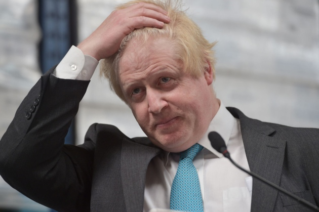 (VIDEO) London sam sebi skočil v usta: Foreign Office sedaj pravi, da ni trdil, da je Skripalj zastrupljen z ruskim strupom novičok. Tukaj je dokaz, kaj je Boris Johnson trdil!