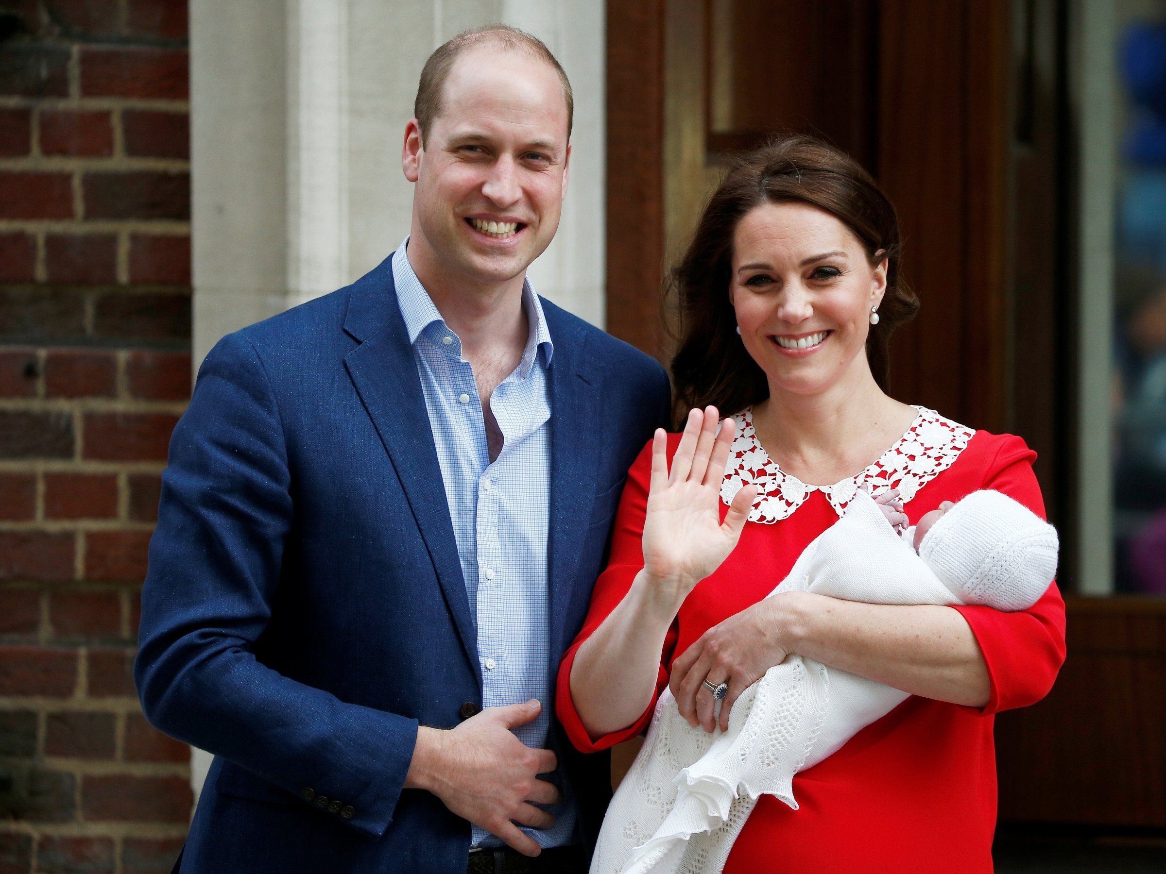 Britanski dvor pričakal princa, bizarni običaji kraljeve družine, ki spremljajo rojstvo otroka.