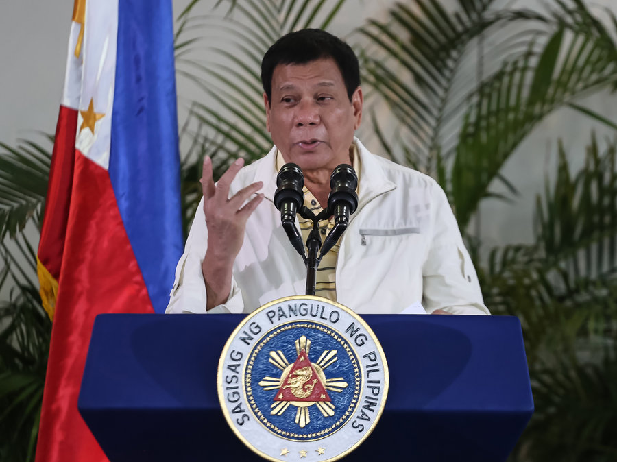 (VIDEO) Nov škandal filipinskega predsednika! Šokiral nacijo z izjavo, da je bog neumen…