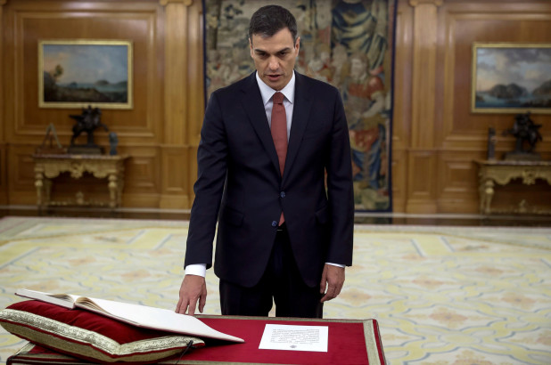 Presedan! Sanchez prvi španski premier, ki ni prisegel na bibliji!