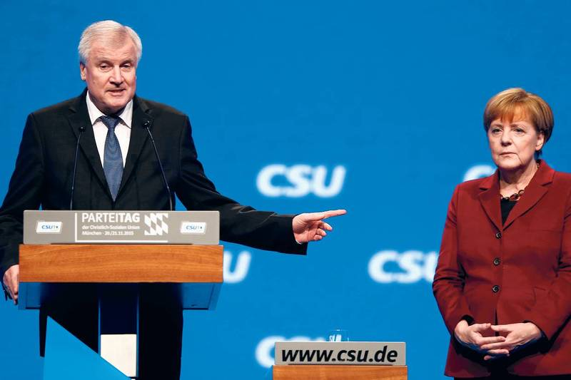 Nemški kanclerki Angeli Merkel postavili ultimat: Nemška vlada zaradi migrantske politike pred resno krizo!