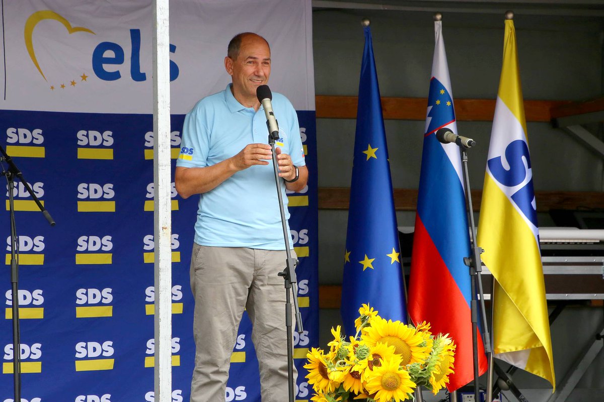 (VIDEO) Janša v Bovcu pomiril svojo bazo z obljubo o novih volitvah – Letos, namesto SV, SDS-u kuhala italijanska civilna zaščita…