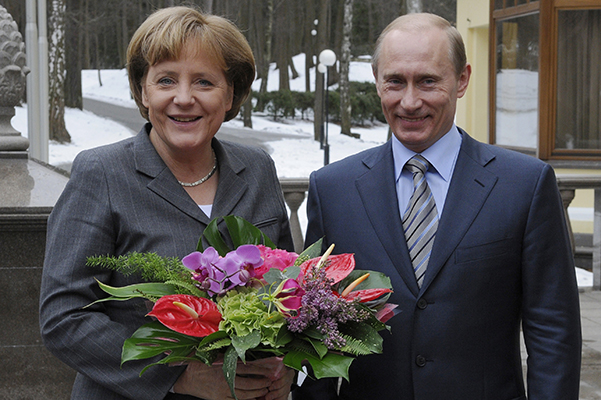Nenadni sestanek Merklove in Putina v Berlinu