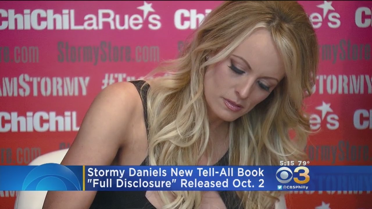 Porno igralka Stormy Daniels opisala seks s Trumpom brez dlake na jeziku