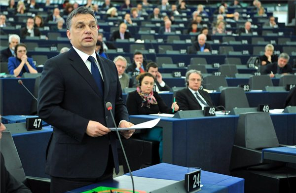 Evropski parlament razpravlja o kaznovanju Madžarske: Orban pripravil zagovor na 100-ih straneh!
