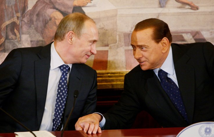 Berlusconi se je sam povabil k Putinu na rojstni dan: Vsi se še spomnijo, kaj mu je podaril lani