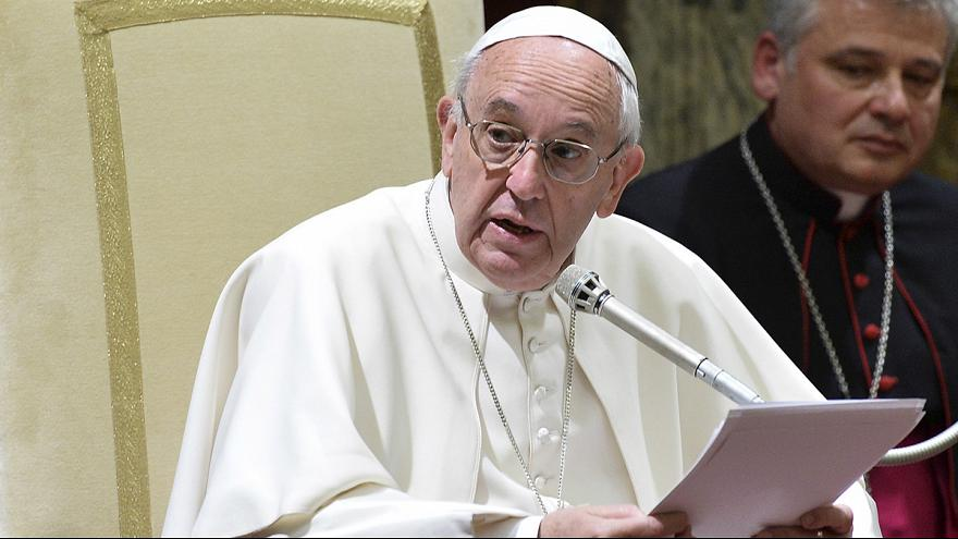 Papež Frančišek pozval duhovnike, ki so spolno zlorabili mladoletnike, naj se sami prijavijo oblastem