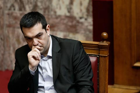 Bo padla grška vlada?! Tsipras po odstopu obrambnega ministra Kamenosa zahteva glasovanje o zaupnici!