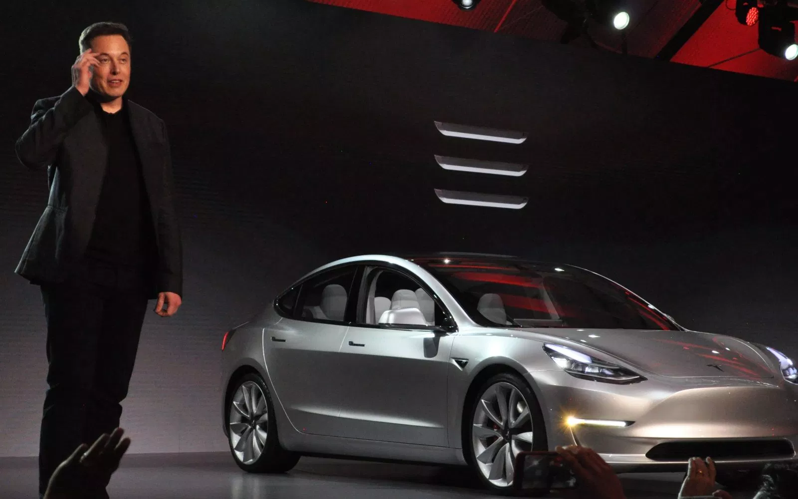 Tesla bo izdelal avtomobil, ki si ga bo lahko privoščil tudi srednji razred