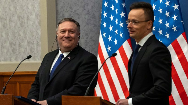 (VIDEO) Ameriški državni sekretar Pompeo v Budimpešti delil lekcije: Ne dovolite, da bi Moskva naredila razdor med zavezniki v Nato! Szijjarto mu je nalil “čistega vina”