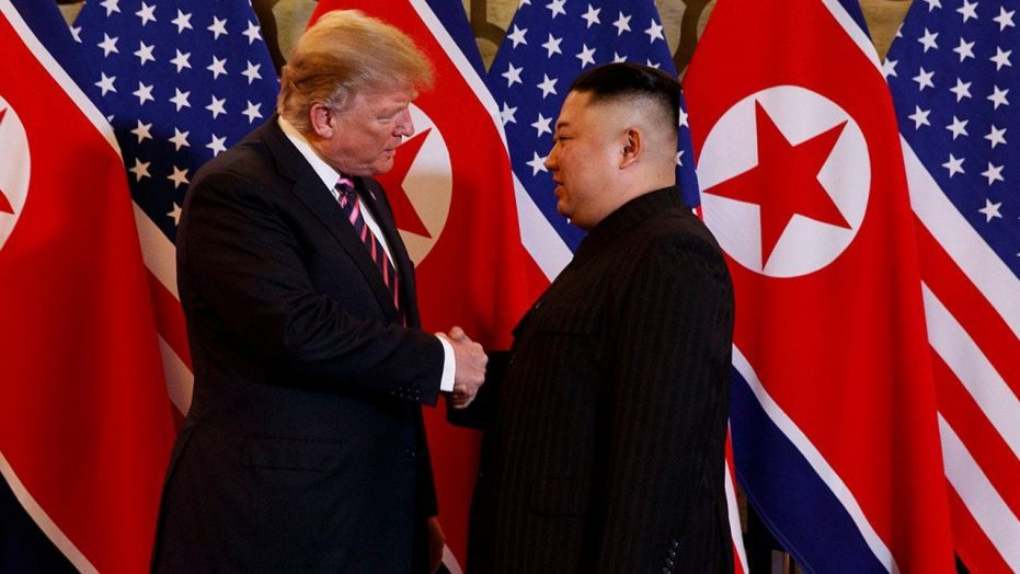 (VIDEO) Sestala sta se Donald Trump in Kim Jong-un