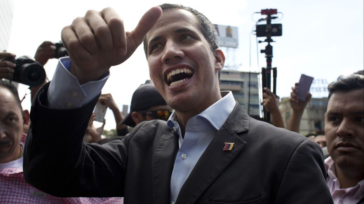 Guaido na južnoameriški turneji poziva na množične proteste proti Nicolasu Maduri