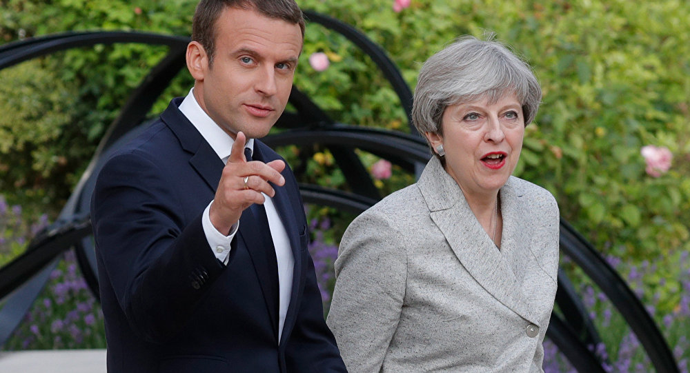 Macron pripravljen vložiti veto, če Mayeva ne bo ponudila ustrezne alternative glede brexita