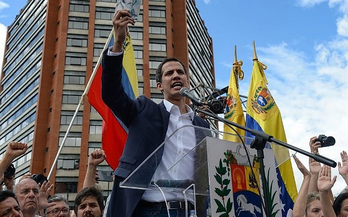 Venezuelska ustavna skupščina odpravila parlamentarno imuniteto Juanu Guaidoju