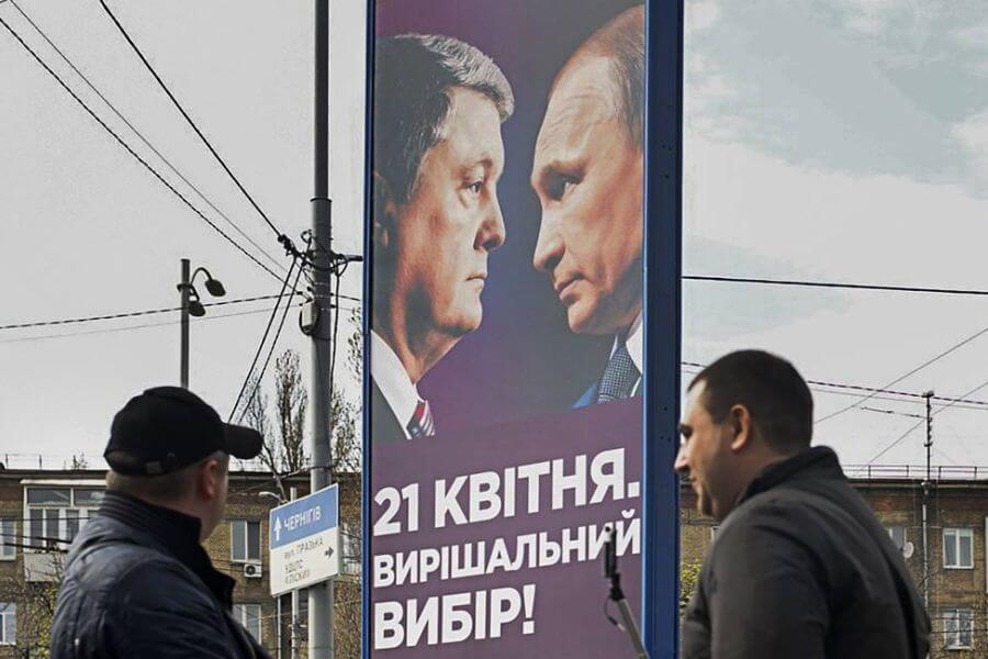 Porošenkov načrt za zmago: Postavil panoje, na katerih je “iz oči v oči” s Putinom