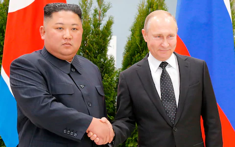 (VIDEO) Vladimir Putin in Kim Džong-un iz oči v oči: Severnokorejski voditelj na prvem obisku v Rusiji!