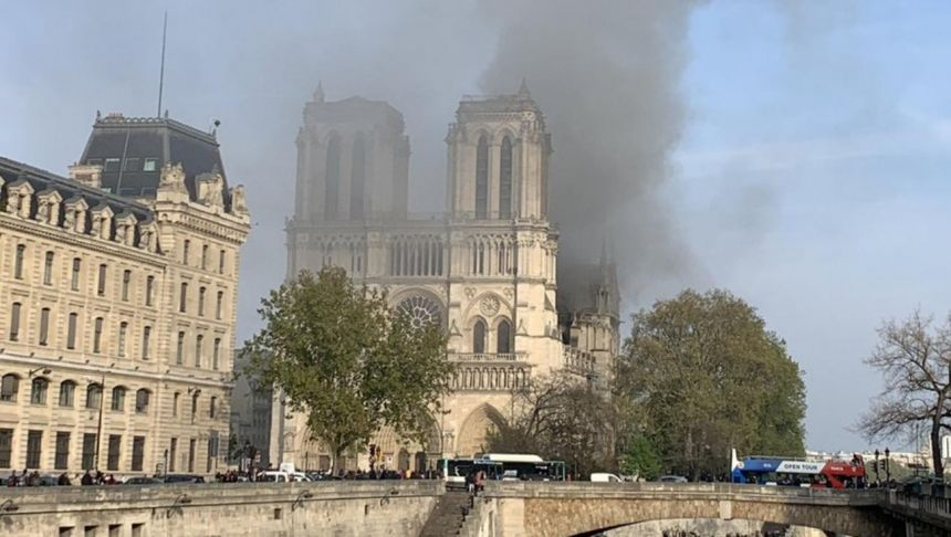 Končno se je oglasil vodja preiskave glede požara v katedrali Notre Dame: Tožilstvo poudarilo, da katastrofo obravnavajo kot nesrečo!