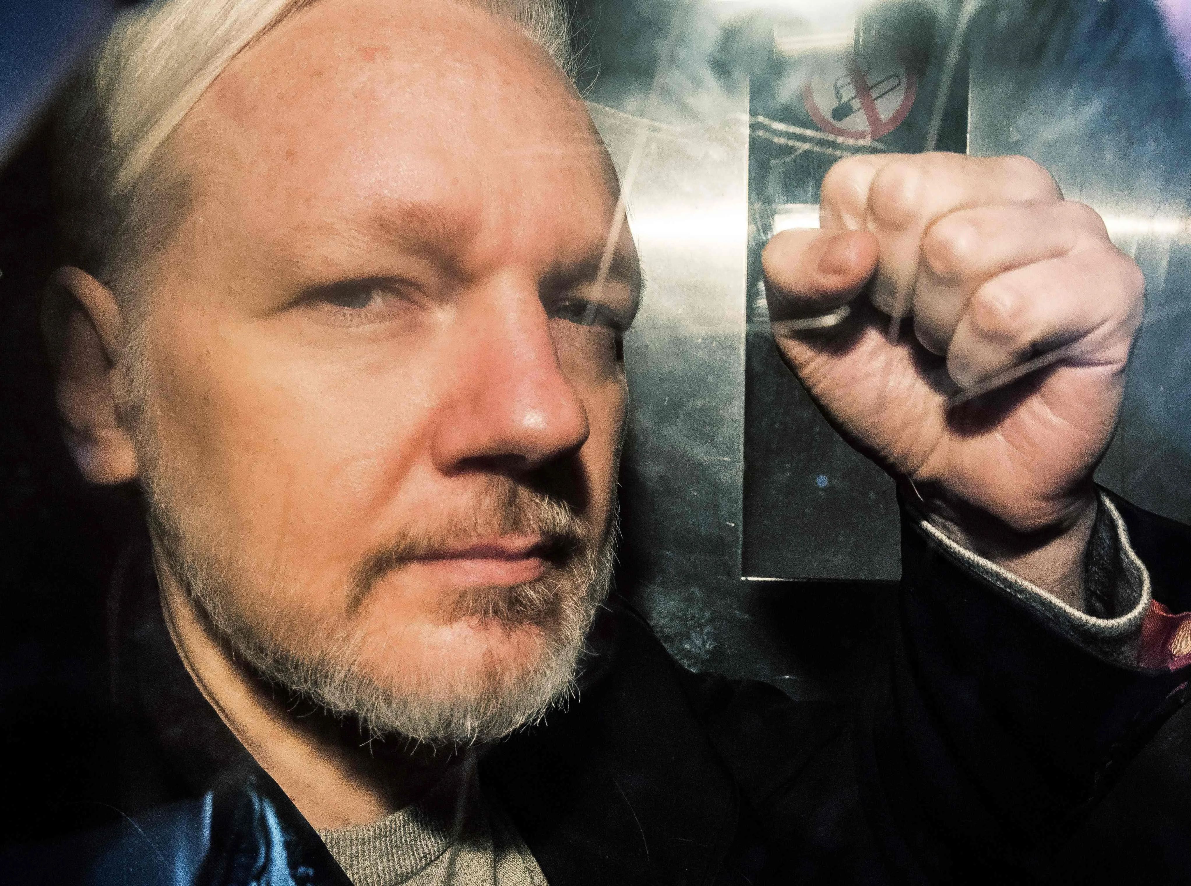 Ekvador bo izročil vse Assangeve stvari in dokumente ZDA, Švedska pa danes odloča o ponovnem odprtju preiskave o posilstvu!