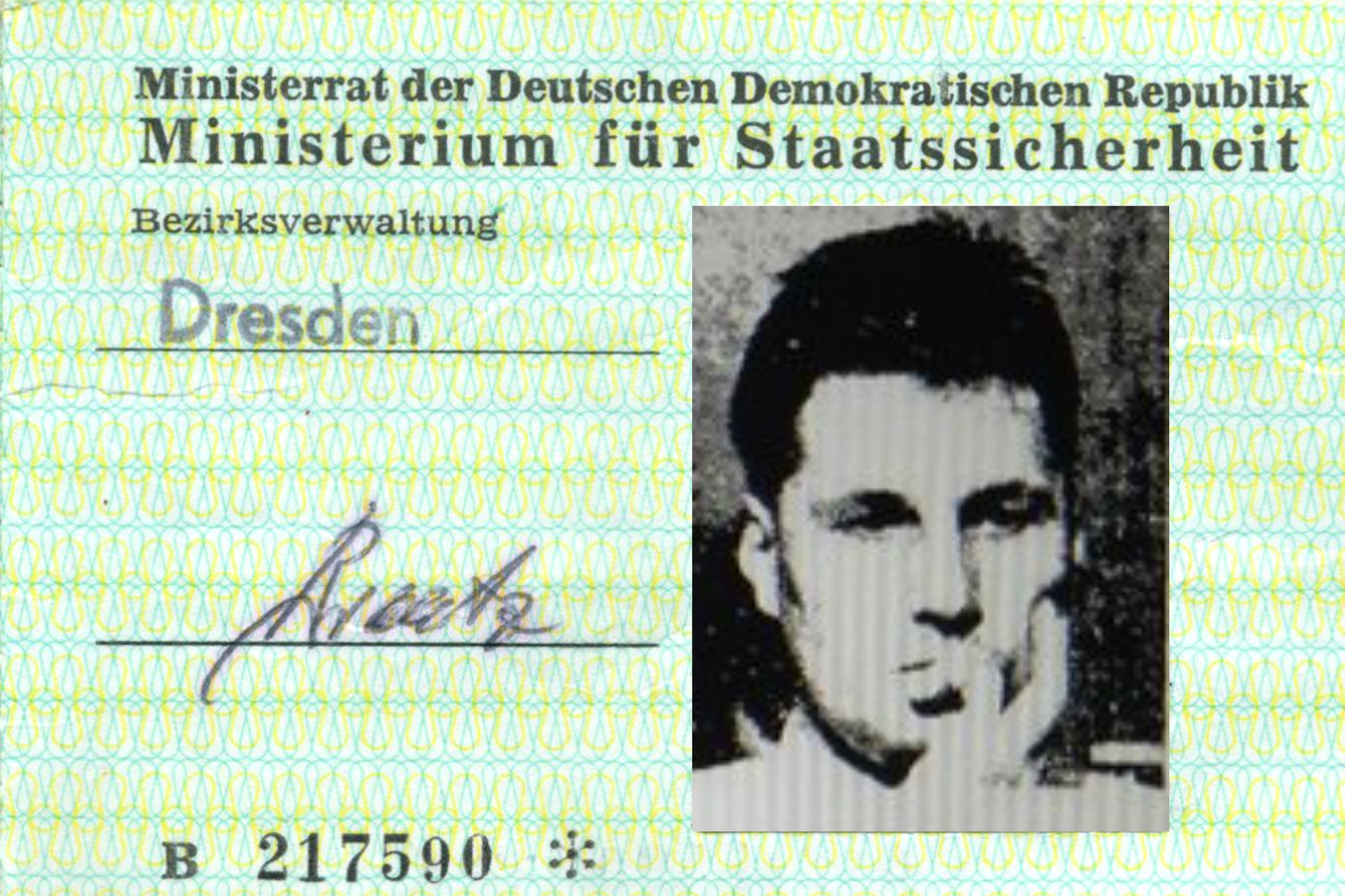 Afera Požar- Razkrivamo najbolj temačno skrivnost Bojana Požarja, ki ga Furs preiskuje zaradi dviga 500.000 evrov z njegovih podjetij – Bojana Požarja je slovenska partija poslala na “Schnellkurs” v zloglasno vzhodnonemško tajno službo Stasi