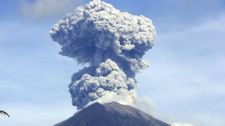 Človek proizvede približno stokrat več ogljikovega dioksida kot vsi vulkani na svetu