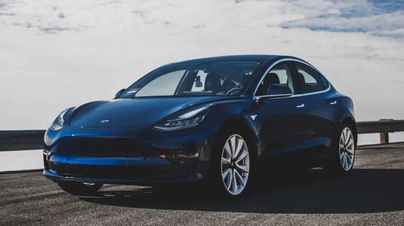 Tesla dostavil kupcem prve električne avtomobile, izdelane na Kitajskem