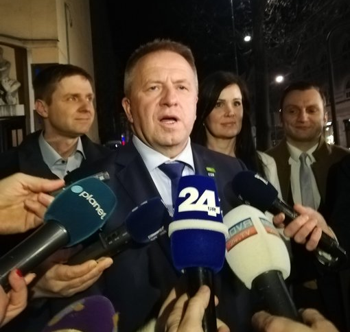 (VIDEO) Velika zmaga Zdravka Počivalška – SMC ga je pooblastil za nadaljnje pogovore z Janšo. Nova Janševa koalicija ima tako zagotovljenih 47 glasov, zmanjkal bo le glas Janija  Möderndorferja
