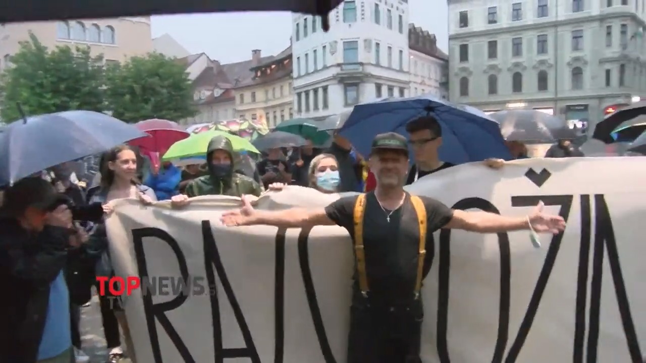 (VIDEO) “Ker si pijan, pojdi na svoje proteste, ne pa tukaj… Podpiram vlado Janeza Janše… na gobec te bom” –  To je del duela iz incidenta na sinočnjih protestih v Ljubljani