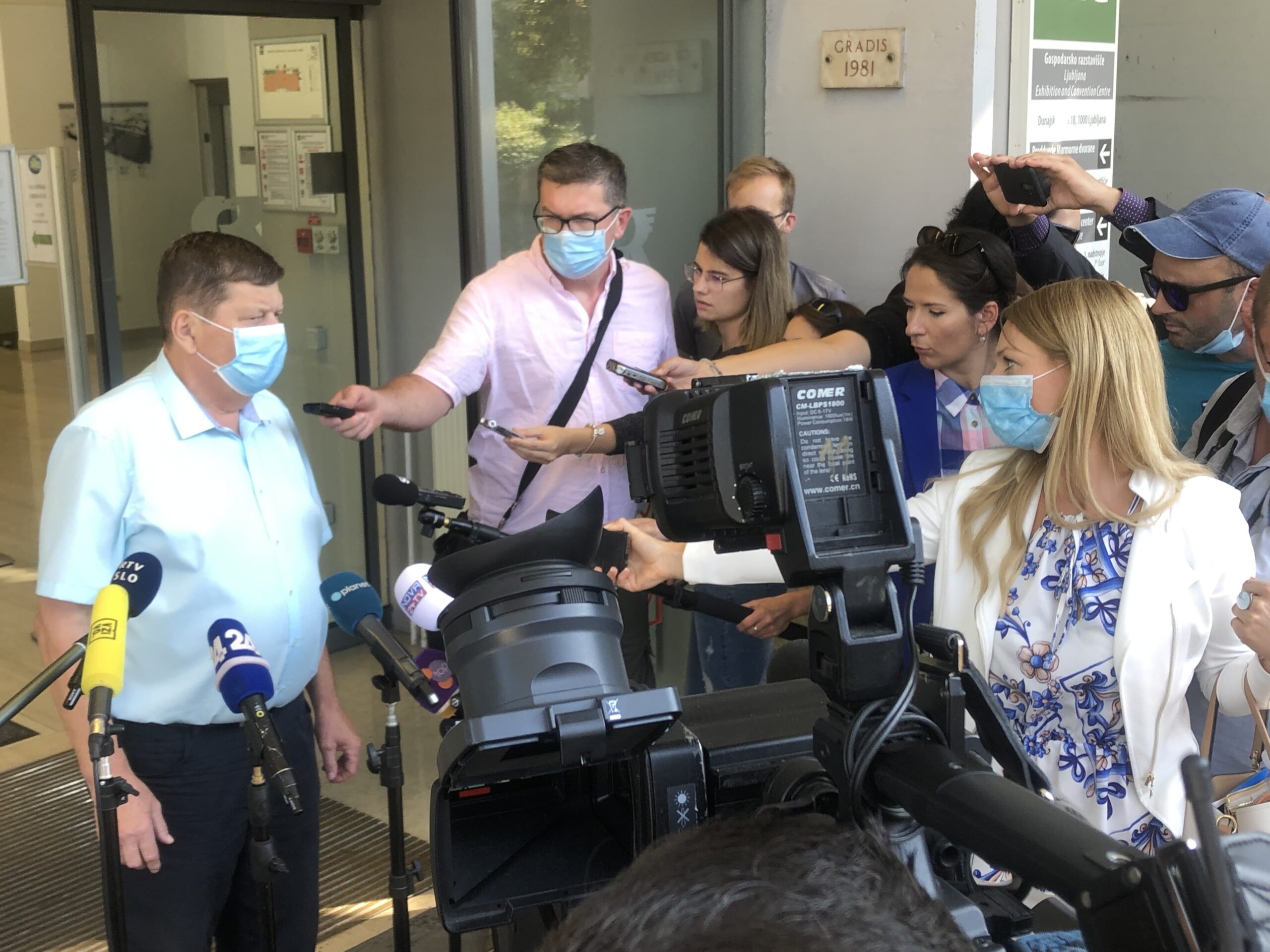(VIDEO) Aleksandra Pivec odstopila z mesta predsednice DeSUS