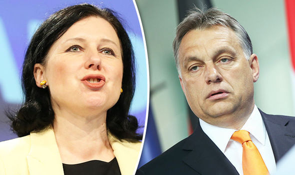 Madžarski premier Viktor Orban zahteva odstop podpredsednice Evropske komisije Vere Jourove, ker je žalila Madžarsko