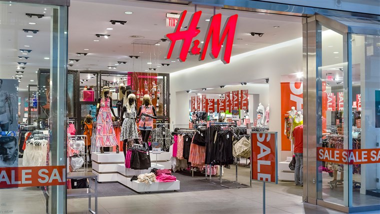 V Nemčiji zaradi vohunjenja nad zaposlenimi švedski modni verigi H&M naložili kazen v višini 35 milijonov evrov
