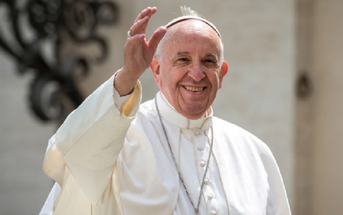Papež v zgodovinski izjavi podprl poroke homoseksualcev: So božji otroci in bi morali imeti pravico do družine