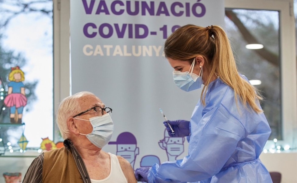 Španija najavila popis tistih, ki bodo zavrnili cepivo proti covidu-19