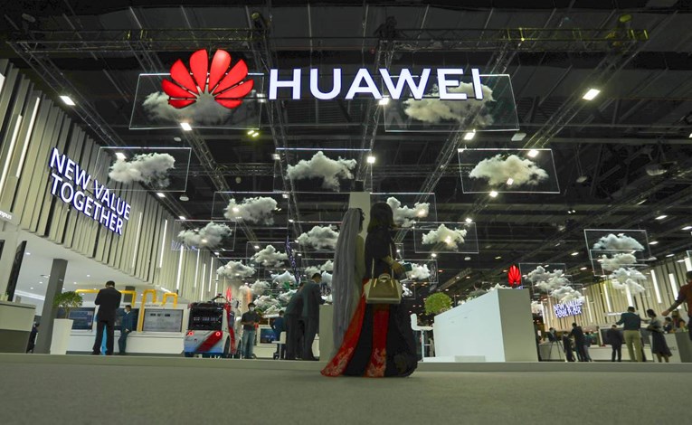 Huawei gradi tovarno v Franciji, ki bo proizvajala opremo za tehnologijo 5G