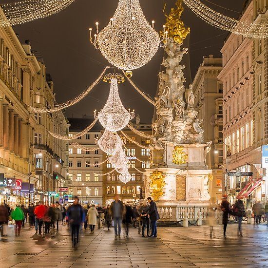 Avstrija sprejela ukrepe za božične praznike: Zbiranje je omejeno na 10 ljudi