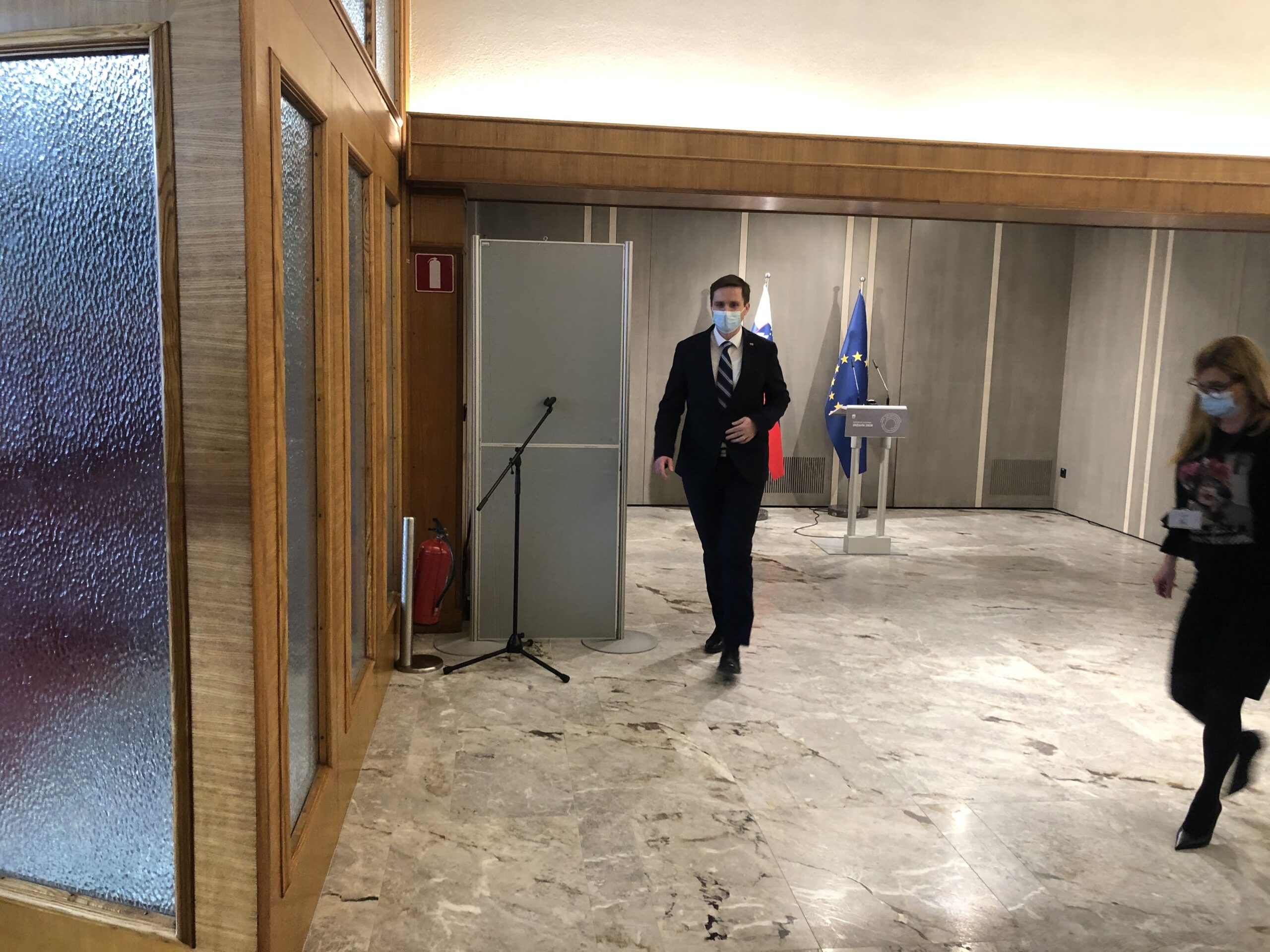 (V ŽIVO) Jutranji kolegij predsednika DZ odpovedan – Erjavec na sestanku s koalicijo KUL, tudi formalno že odstopil od kandidature