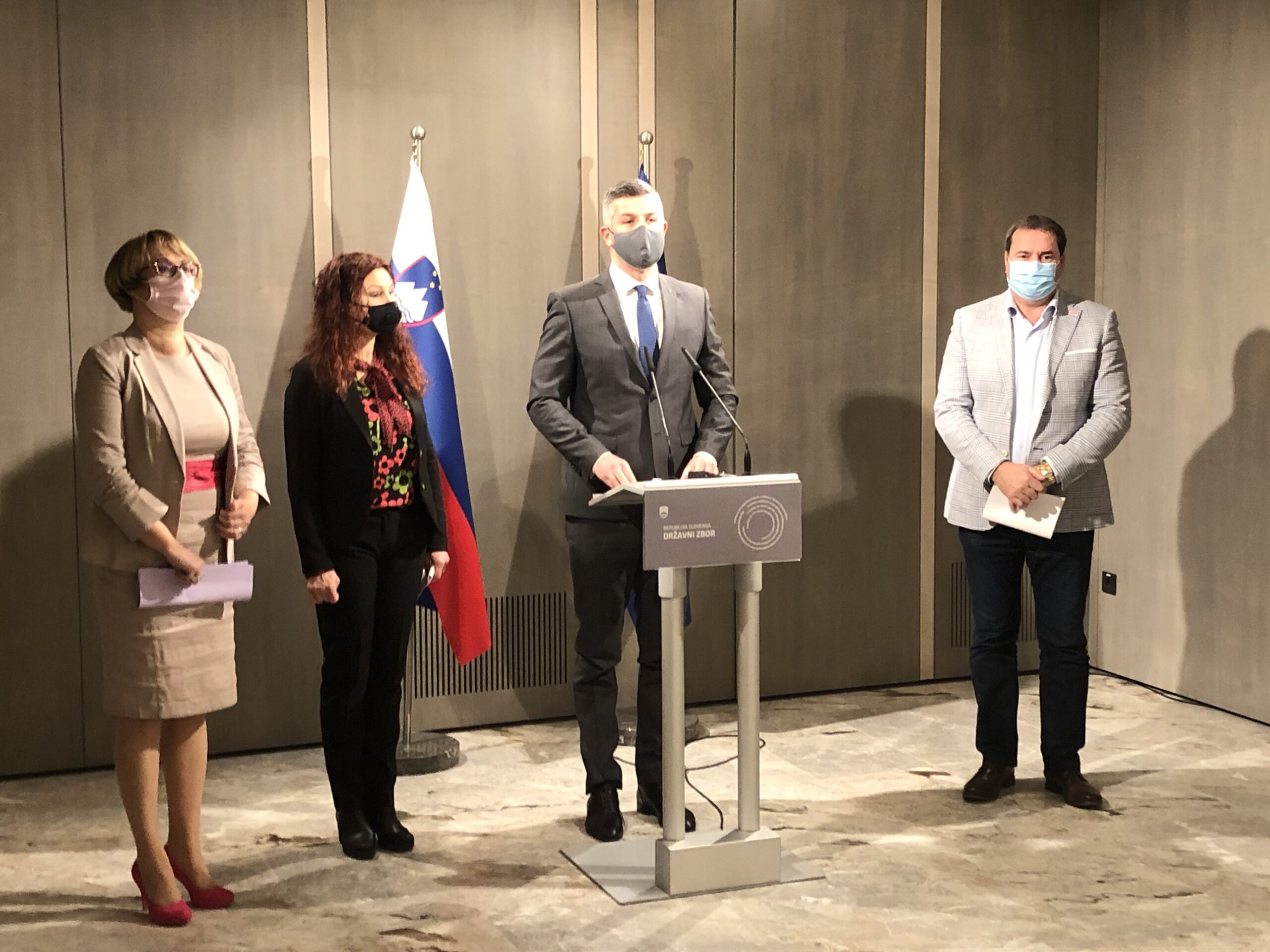  (V ŽIVO) Stranke KUL interpelirajo ministra za kulturo Vaska Simonitija